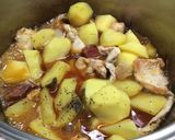 Foto del paso 2 de la receta Pechuga de pollo troceadas en guiso con ibéricos