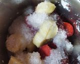 स्ट्रॉबेरी मिक्स फ्रूट्स स्मूथी (Strawberry mix fruits smoothie recipe in Hindi) रेसिपी चरण 1 फोटो