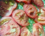 Foto del paso 1 de la receta: OMELET ABIERTO DE 🍅TOMATE🍅Y QUESO …🥓🧀🍖🍅🥚🥘 (XXL)