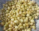 Hình bước làm 1 của món Gà kho củ nén (hành tăm)