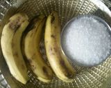 पिकलेल्या केळीची वडी (pikalya kelichi vadi recipe in marathi) रेसिपी स्टेप 1 फोटो 