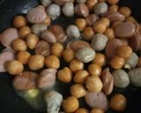 Hình bước làm 2 của món Chả cá xúc xích sốt cay