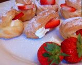 A picture of step 5 of Strawberry cream puffs.