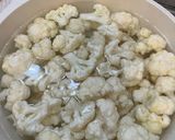 Foto del passaggio 1 della ricetta Cavolfiore in padella con acciughe