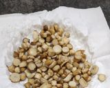 गार्लिक मशरूम (खुंभी) (garlic mushroom reicpe in Hindi) रेसिपी चरण 2 फोटो