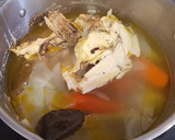Foto del paso 2 de la receta: Caldo de pollo casero