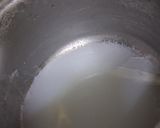 A picture of step 1 of Cardamom chai.