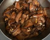 A picture of step 1 of Chilli pepper chicken.