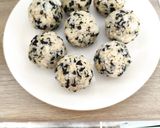 Foto langkah ke 3 dari resep Seaweed Rice Ball.