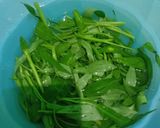 Foto langkah ke 3 dari resep Rujak Kangkung Dadakan Khas Jawa Barat.