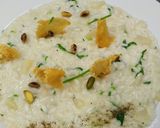 Foto del passaggio 7 della ricetta Risotto cacio,pere e cialda di Parmigiano