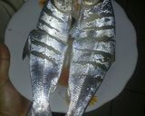 Foto langkah ke 1 dari resep Pecak ikan bandeng khas Betawi.