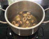 Hình bước làm 4 của món Canh Măng Củ Tươi Nấu Nấm Rơm và Ngưu Bàng