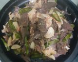 Foto langkah ke 5 dari resep Oseng Paru Cabai Hijau.