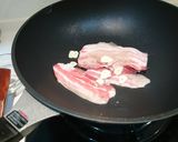 辣炒芹香豬五花的食譜步驟1照片