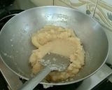 A picture of step 3 of Sooji Halwa.