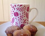 A picture of step 7 of Jam-Doughnut Mini Muffins.