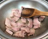 A picture of step 1 of Jae Yook Bokk GeumStir Fry Kimchi and Pork Belly.