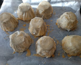 Foto del paso 3 de la receta: Cestas de masa brisa rellenas de gambas y setas