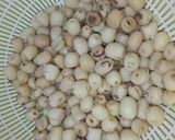 Hình bước làm 2 của món Chè Kê Hạt Sen