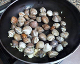 Foto del paso 8 de la receta: Besugos al horno con vuelco de almejas a la cidra