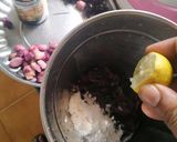 A picture of step 1 of Jamun slush.