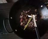 Foto langkah ke 4 dari resep Tumis cumi pedas asin.