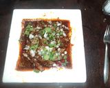 Foto del paso 4 de la receta: Birria de res adobada  con chile frito y jugo de naranja agria las Correa en cazuela de barro