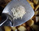 Foto langkah ke 5 dari resep Kentang Jamur Masak Kecap.