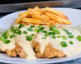 Foto del paso 3 de la receta: Pechugas a la sartén bañadas en salsa bechamel con queso