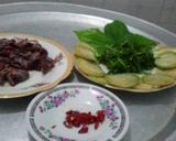 Hình bước làm 1 của món Chim én xào cà