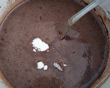 Foto langkah ke 5 dari resep Brownies kukus chocolatos (chocochips+keju) simple & no mixer.