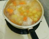 Foto langkah ke 3 dari resep Sop sosis sayuran simple.