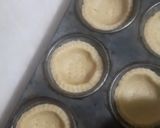 A picture of step 2 of Custard fruit tart.