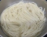 Hình bước làm 1 của món Mì Udon Xào Thịt Bò Cải Ngồng