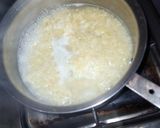 A picture of step 1 of Noodles with mayonnaise and cream.
