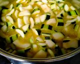 Une image de l'étape 3 de Soupe à la courgette et au chèvre.