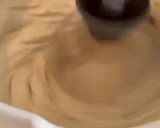 Foto del paso 3 de la receta: Bundt cake de dulce de leche
