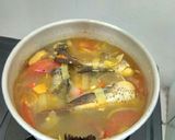 Foto langkah ke 5 dari resep Mujair sup asam pedas.