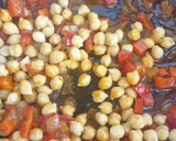 Foto del paso 8 de la receta: Escalope de pollo a la napolitana con garbanzos paprika🌶