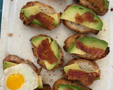 Foto del paso 2 de la receta: Mini "tostadas" de aguacate