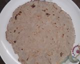 A picture of step 5 of Jowari ki roti.