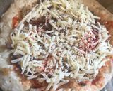 A picture of step 8 of Pizza bread - no knead, with spicy mincebeef & caramelised onion.