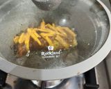 A picture of step 6 of Easy cheddar n veggie omelette.