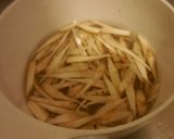A picture of step 4 of Kinpira Gobo (burdock and carrot kinpira).