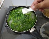 Foto langkah ke 5 dari resep Tumis Kangkung Segar dgn Sedikit Kuah Masak Tanpa Minyak Goreng.