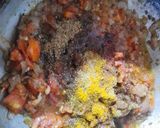 A picture of step 4 of Kathiyawadi sev tamatar ki sabji.