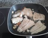 Foto del paso 2 de la receta Merluza con gulas al ajillo