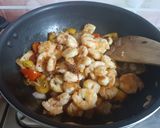 A picture of step 3 of Shrimp Mushroom Pasta in Black Bean Sauce.