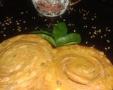A picture of step 10 of Lacchedar Mathri (currypatte flavour).